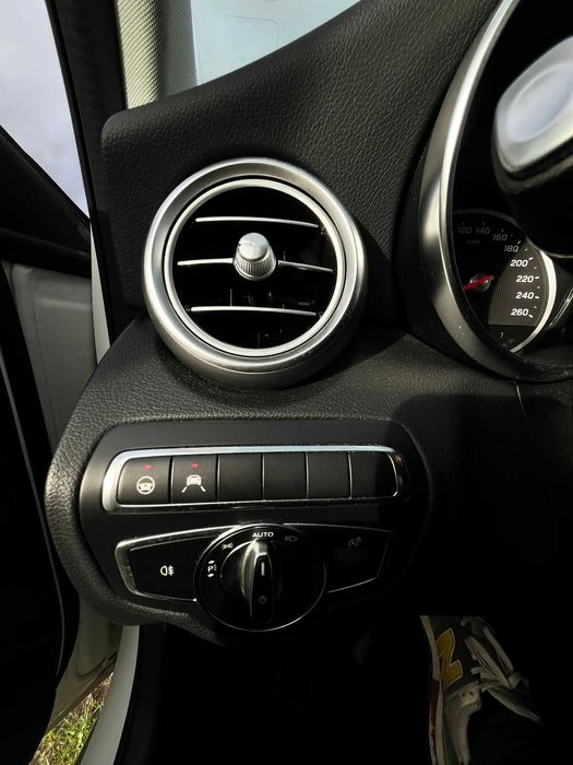 Mercedes-Benz C 300e T Avantgarde | Híbrido Plug-in | IVA Dedutível