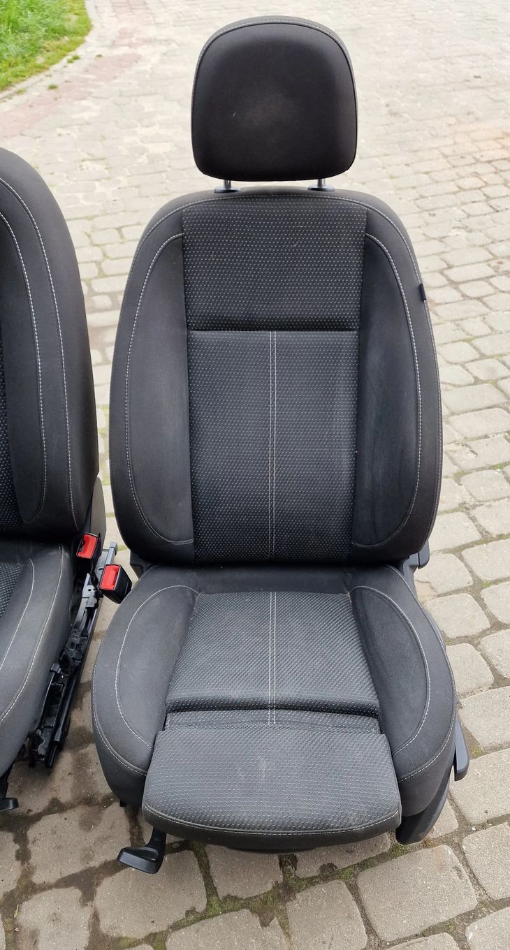 FOTEL PRZÓD PRAWY LEWY REGULOWANY GRZANY OPEL ASTRA IV KOMBI