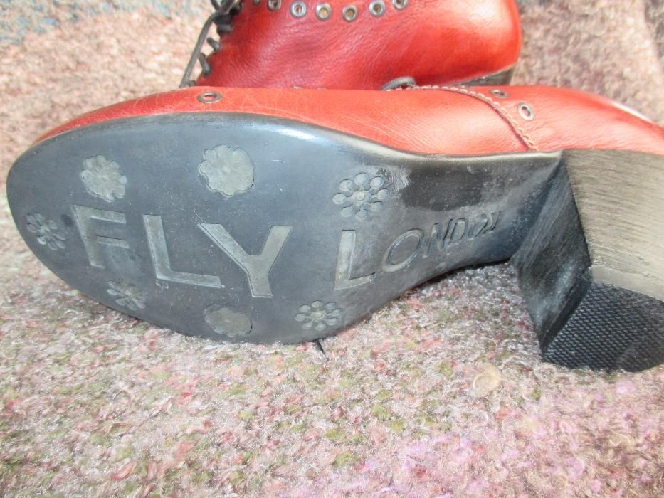 Sapatos vermelhos Fly