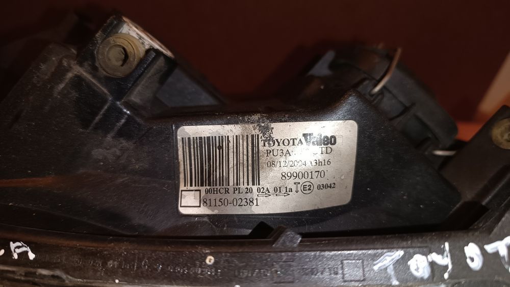 Vendo farol esquerdo de Toyota Corolla ano 2000/08