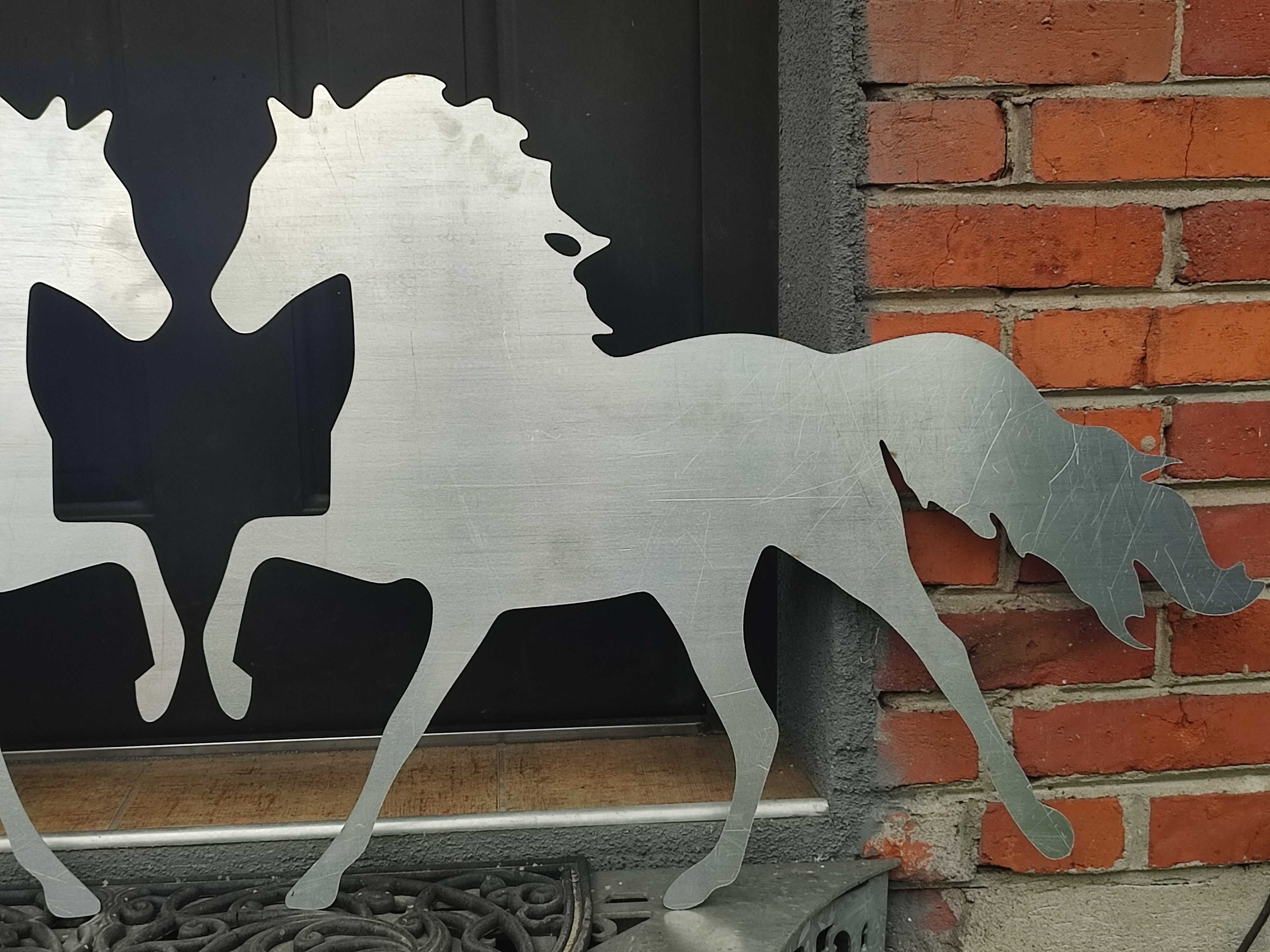 Konie xl 80 cm aluminium rozeta na bramę, ozdoba na ogrodzenie.