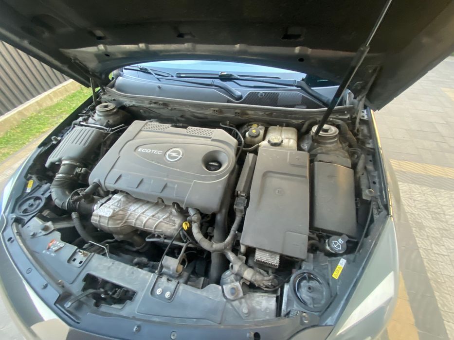 Опель інсігніа 2.0