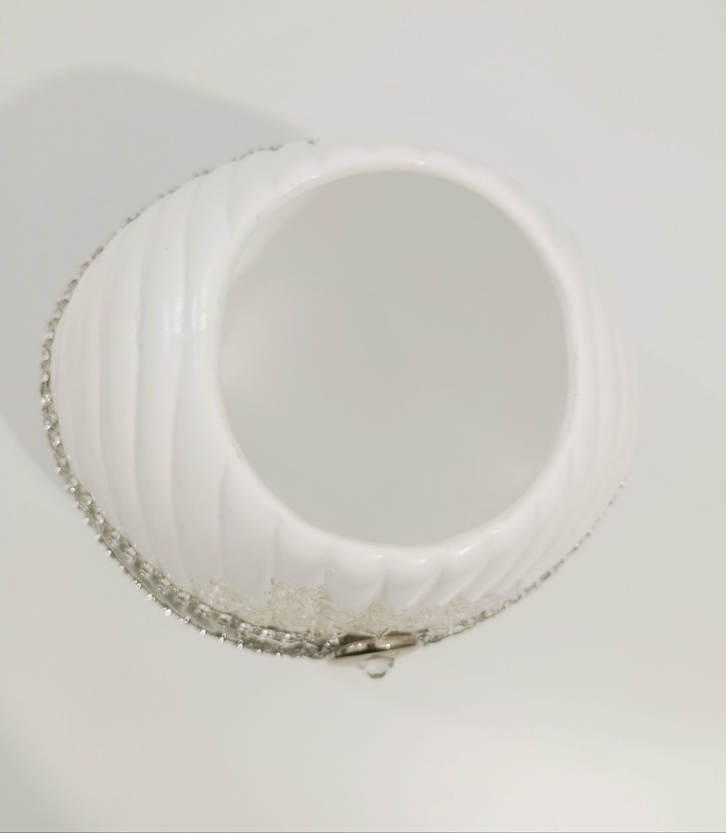 Wazon ceramiczny Shell z cekinami, biało - szary