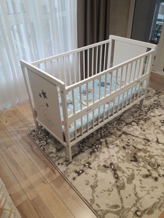 Дитяча колиска, люлька, ліжко