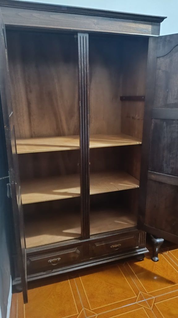 Guarda vestidos e comoda