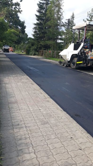 Układanie asfaltu/budowa dróg/parkingów/asfaltowanie/zalewanie spękań