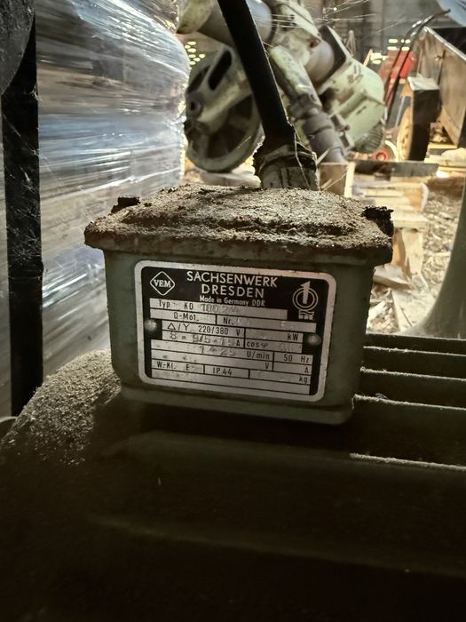 Solidna piła taśmowa