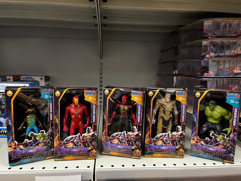 Месники: Халк, Танос, Спайдермен, Залізна людина, Єнот