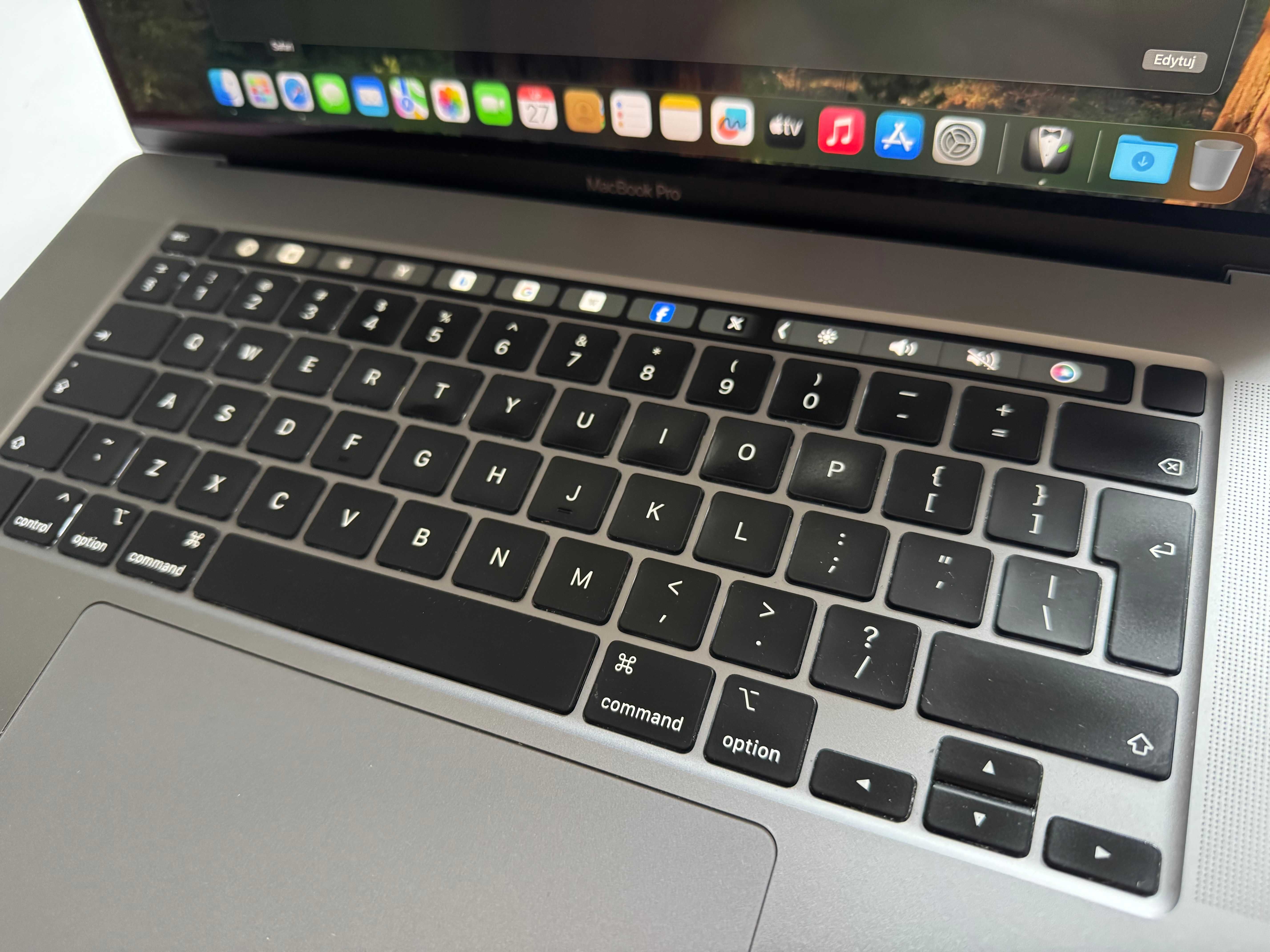 MacBook Pro 16" Intel i9, 32GB RAM DDR4 1TB HDD Touchbar
