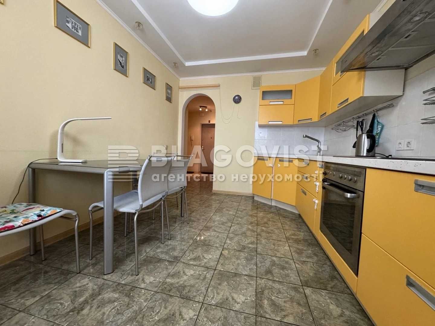 Продаж квартири Смілянська 10/31