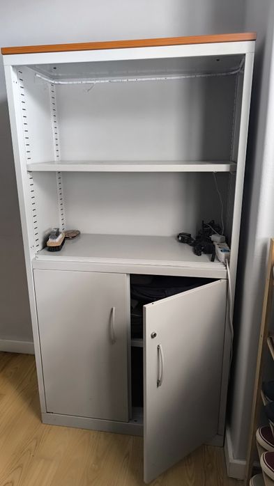 Armário de aço em bom estado