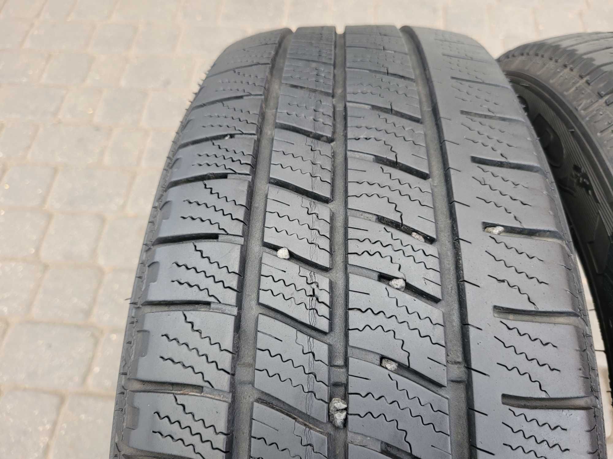 215 / 60 R 17  C   Godyear