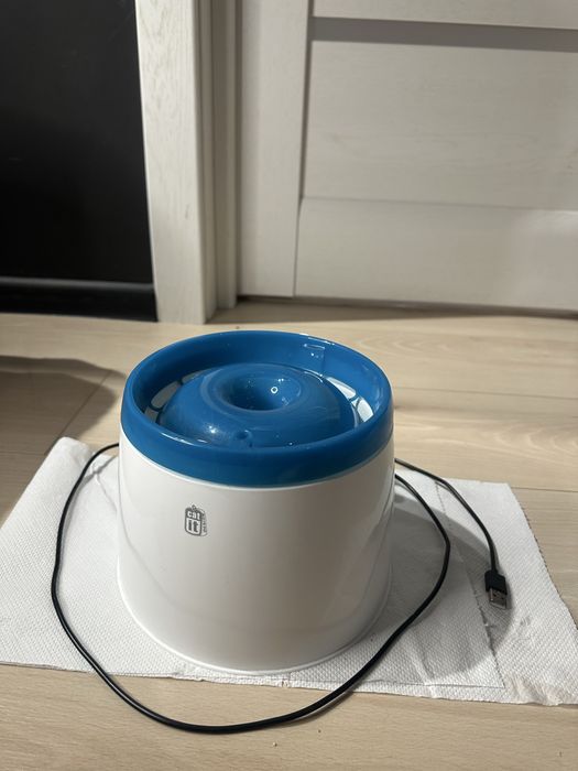 Поїлка-фонтан для котів Catit пластик, 2 л Catit Fresh & Clear.
