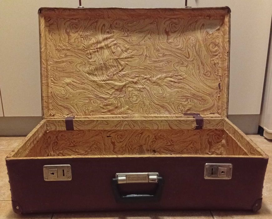 Чемодан большой, коричневый. Винтаж. СССР