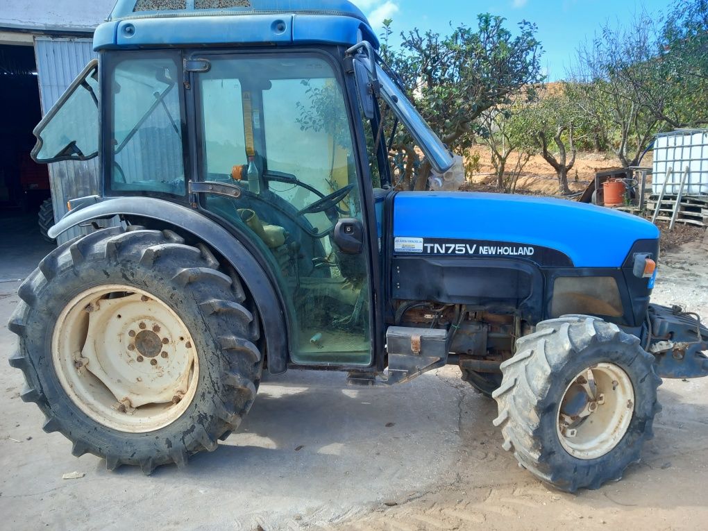 Trator NEW Holland TN75V