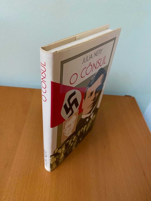 O Cônsul - Júlia Nery