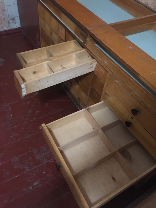 Стіл тумба з ячейками, шухлядами