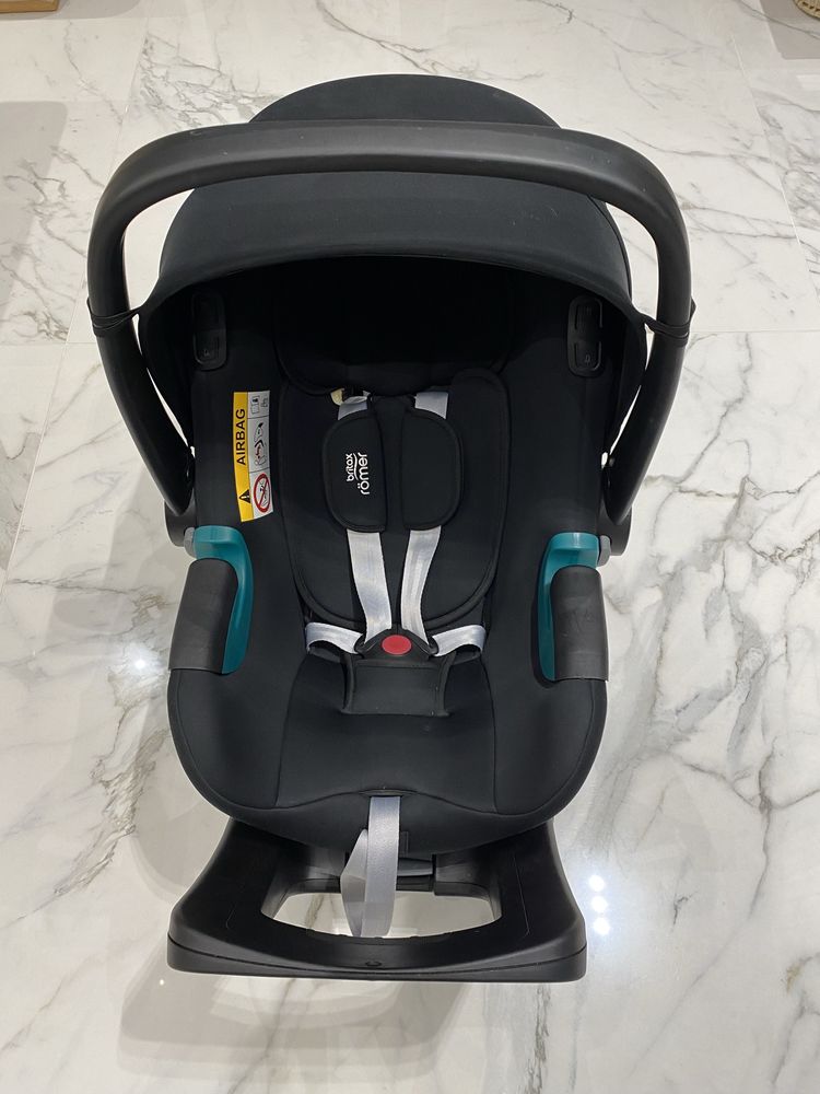 Fotelik Britax Romer Baby Safe 3 i-Size 0-13 kg z obrotowa baza Isofix