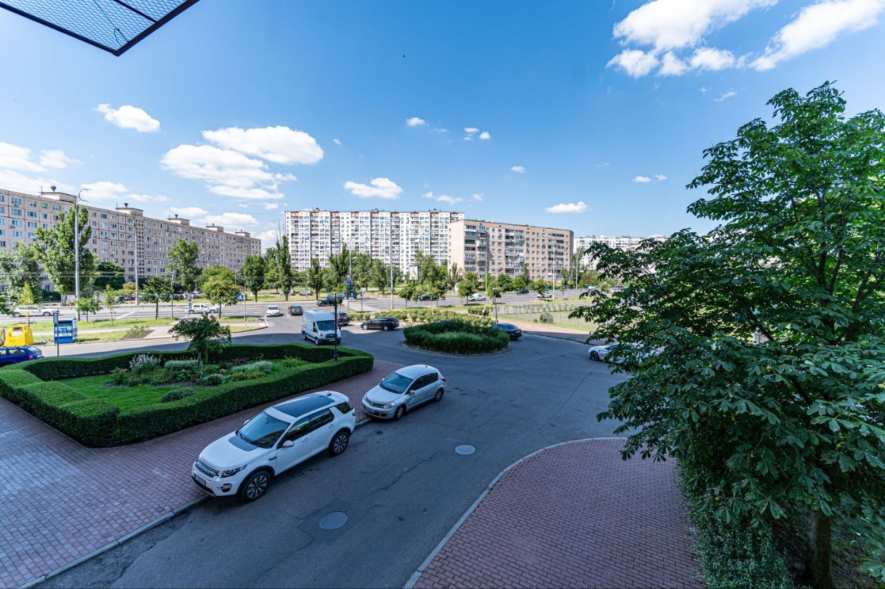 Без %  196м2. Фасадне приміщення ЖК Оазіс. Оболонь Пр-т Івасюка 10-А