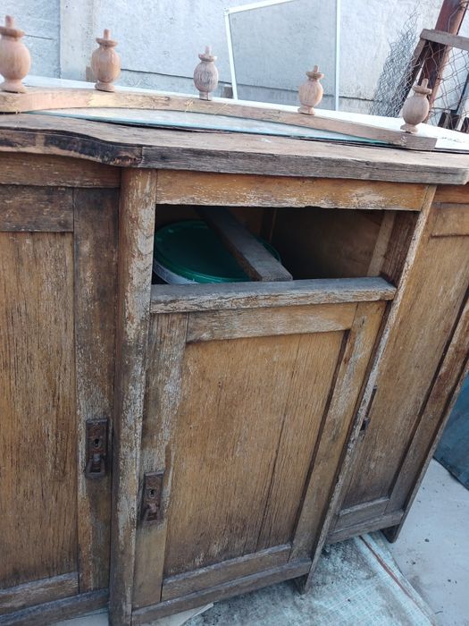 Продам антикварну мебель  под реставрацію.