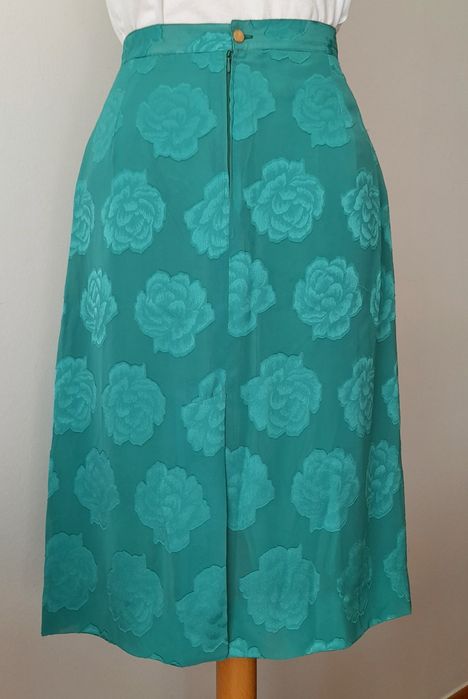 Saia Vintage 80s verde, com rosas texturadas. Tamanho L