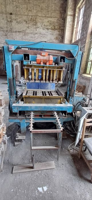 Вибропрес для шлакоблока и бордюров.Шлакоблок.Оборудование для шлакоб