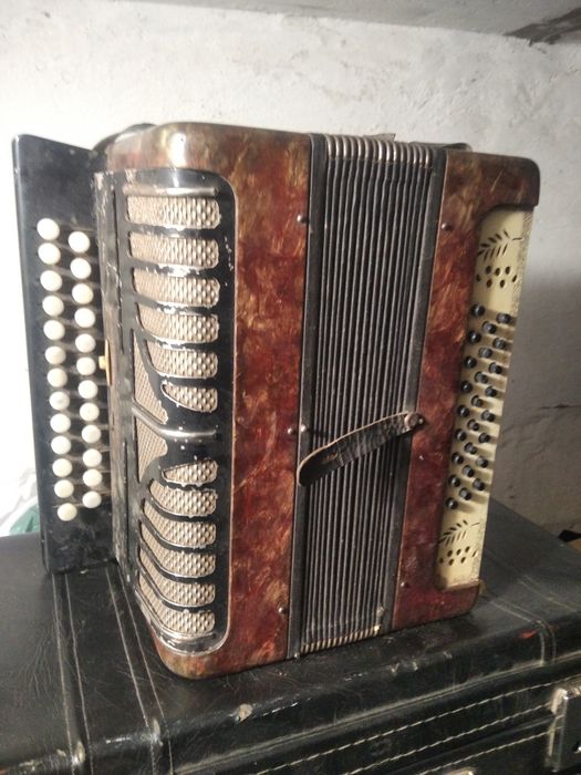 Гармошки Тульські всі робочі грають.можна для декору чи реставрацію.