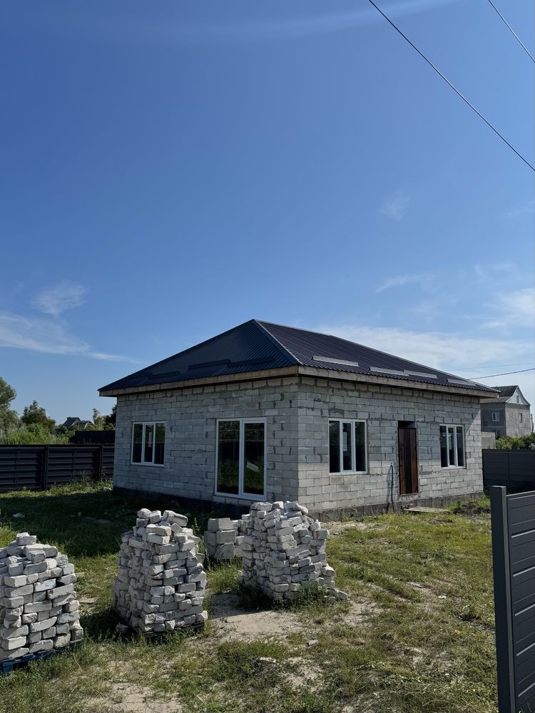 Продаж нового будинку в місті, для  молодої сіміі , гарна Ціна !