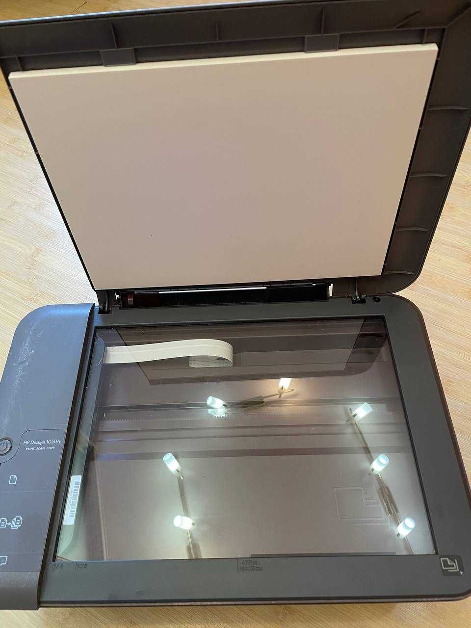 МФУ (принтер, сканер, ксерокс) HP Deskjet 1050