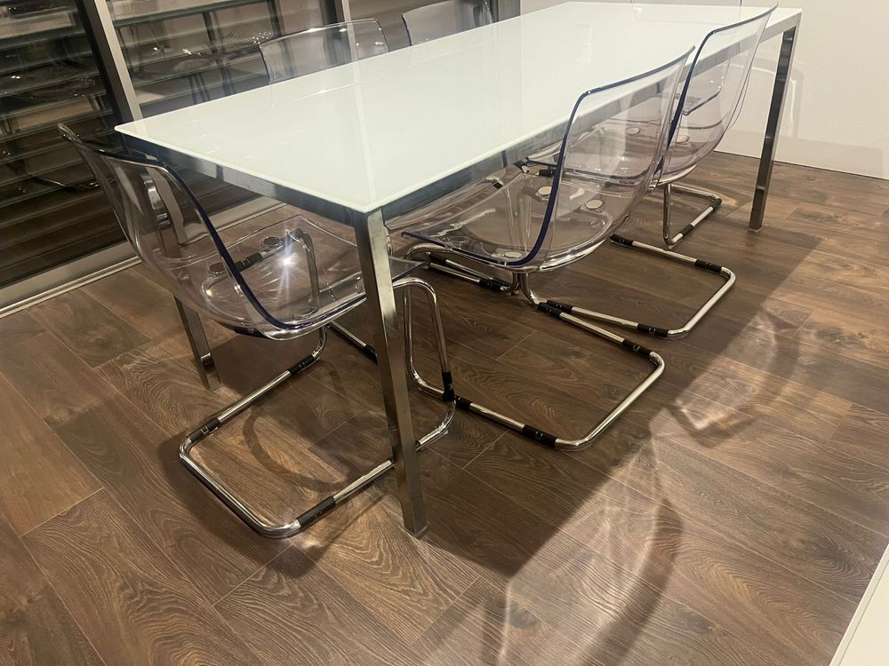 Mesa de vidro com 6 cadeiras IKEA