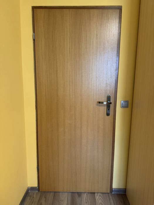 Drzwi 80 fornir dąb z futryną lewe i  prawe