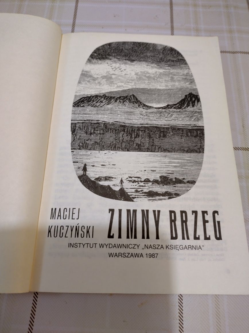 Książka: Zimny brzeg. Autor: Maciej Kuczyński.