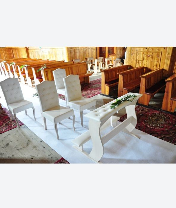 Klęcznik ślubny , krzesła ślubne białe pikowane