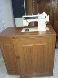 Máquina de costura Singer 1286 com móvel