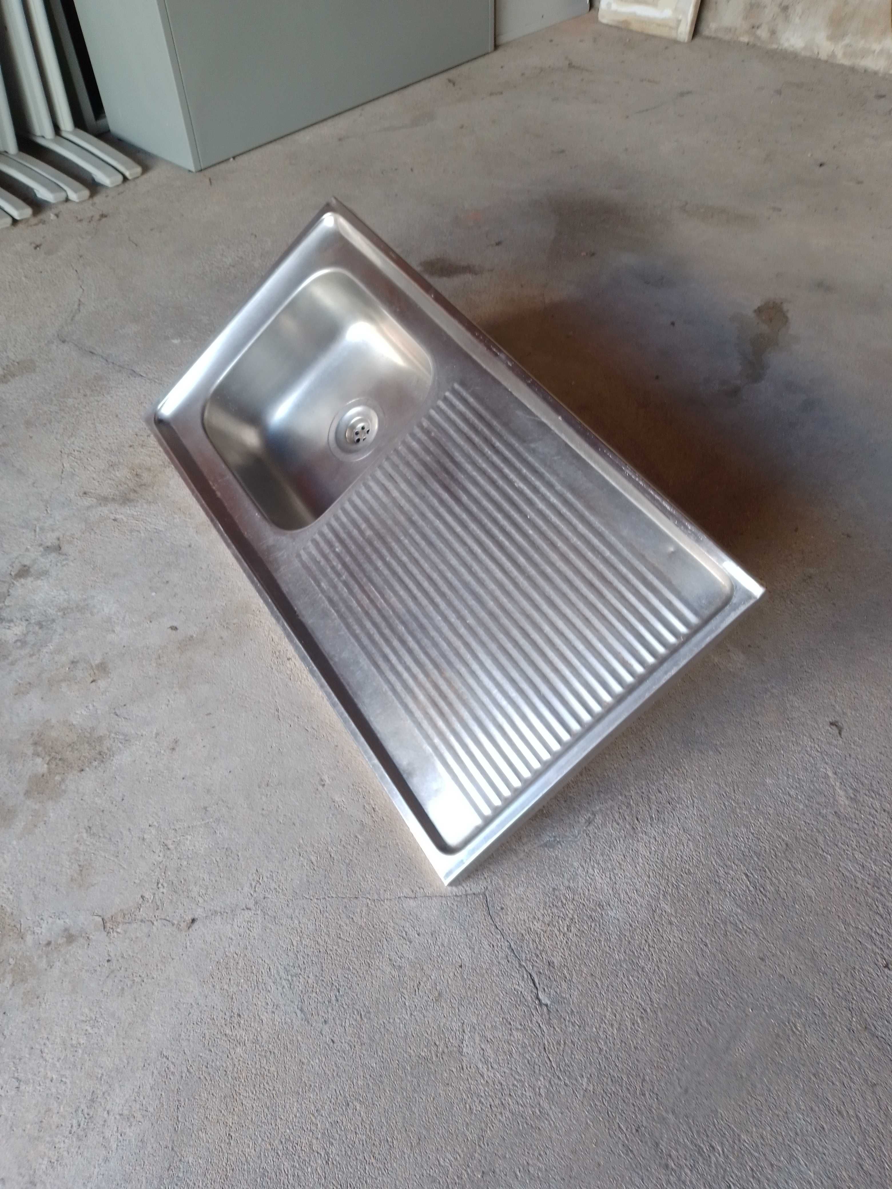lava-louça de inox usado