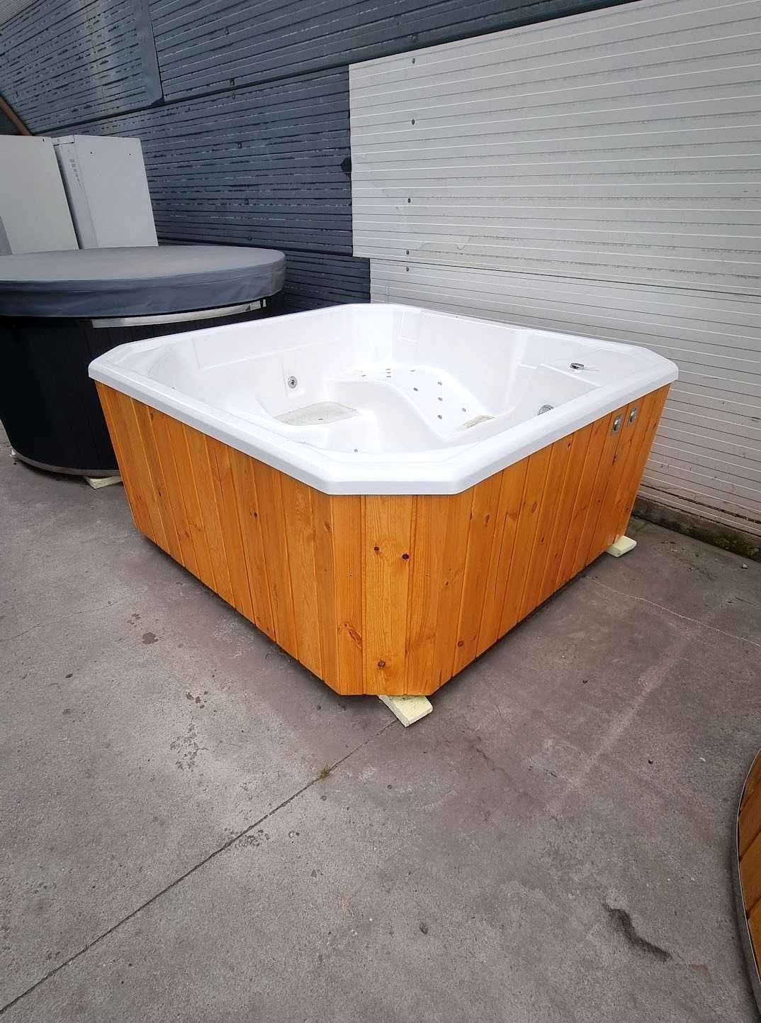 Jacuzzi wolnostojące ogrodowe hydromasaż hot tube