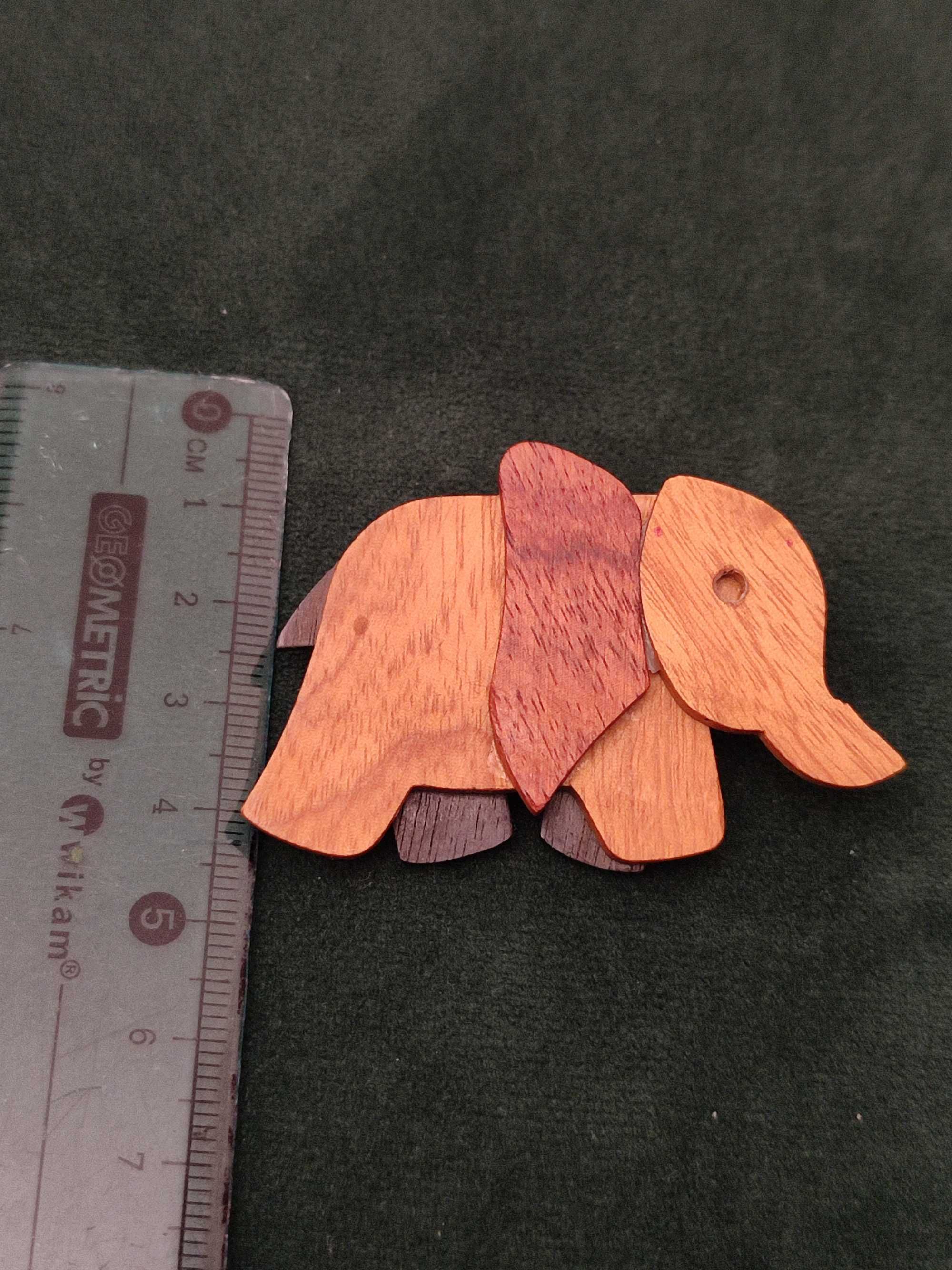 Broszka drewniana słoń