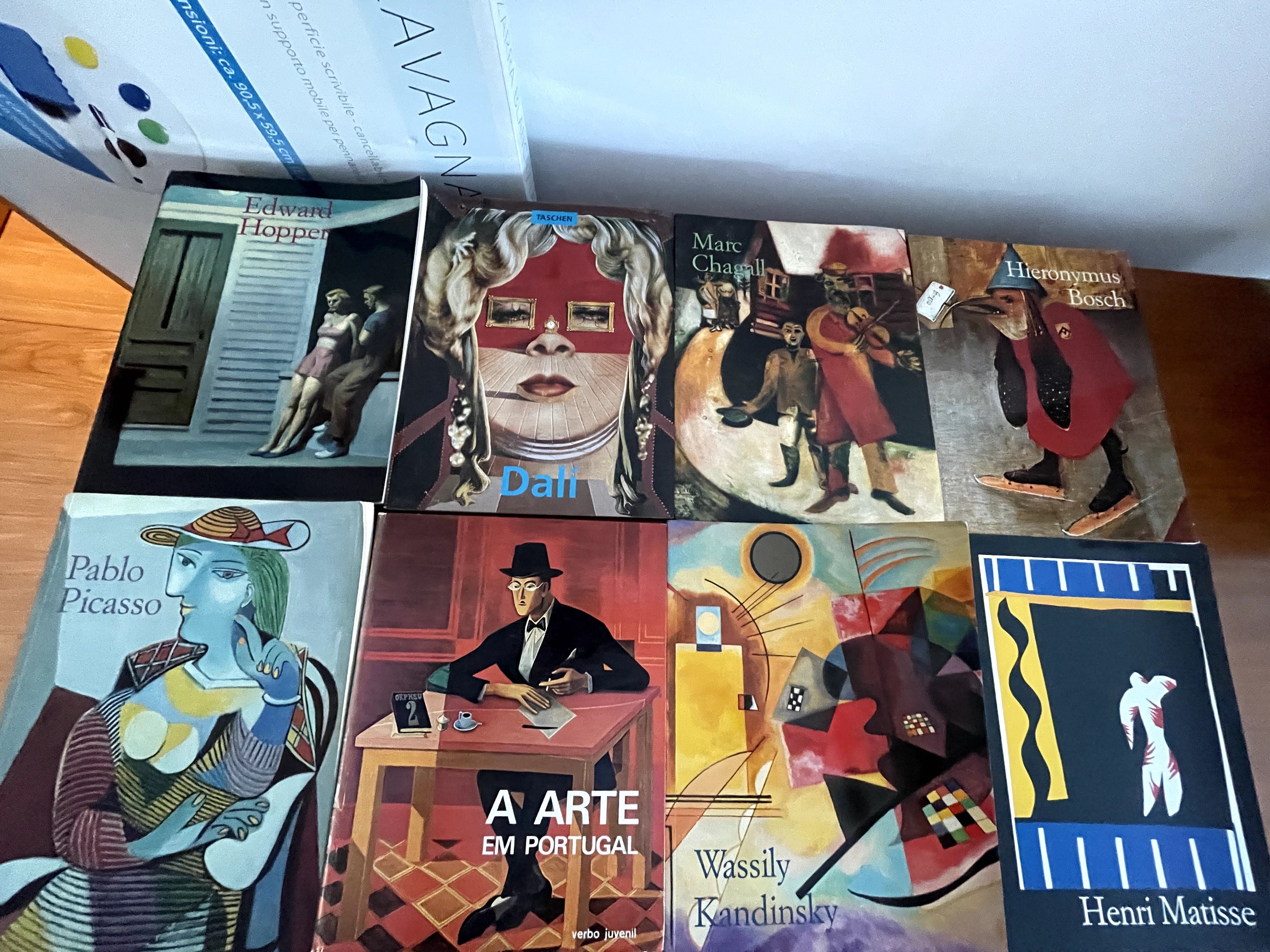 Conjunto de vários livros de arte, literatura, pintura e escultura
