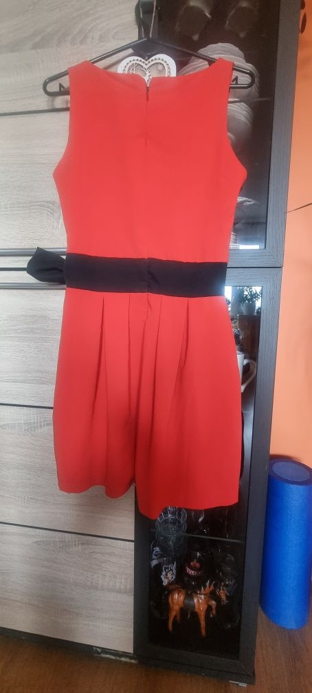 czerwona sukienka r.36