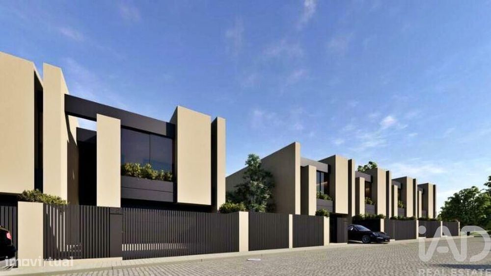 Casa T3 em Fânzeres e São Pedro da Cova de 393,00 m2