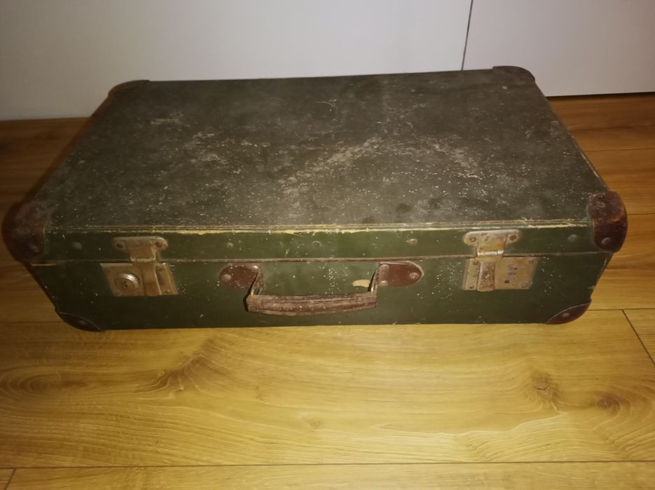 Stara walizka PRL