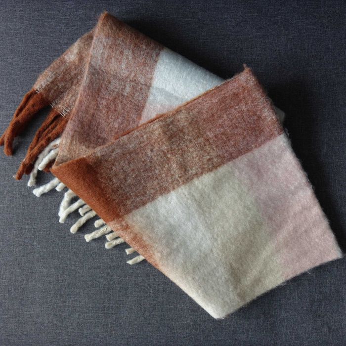 Kolorowy szal zimowy