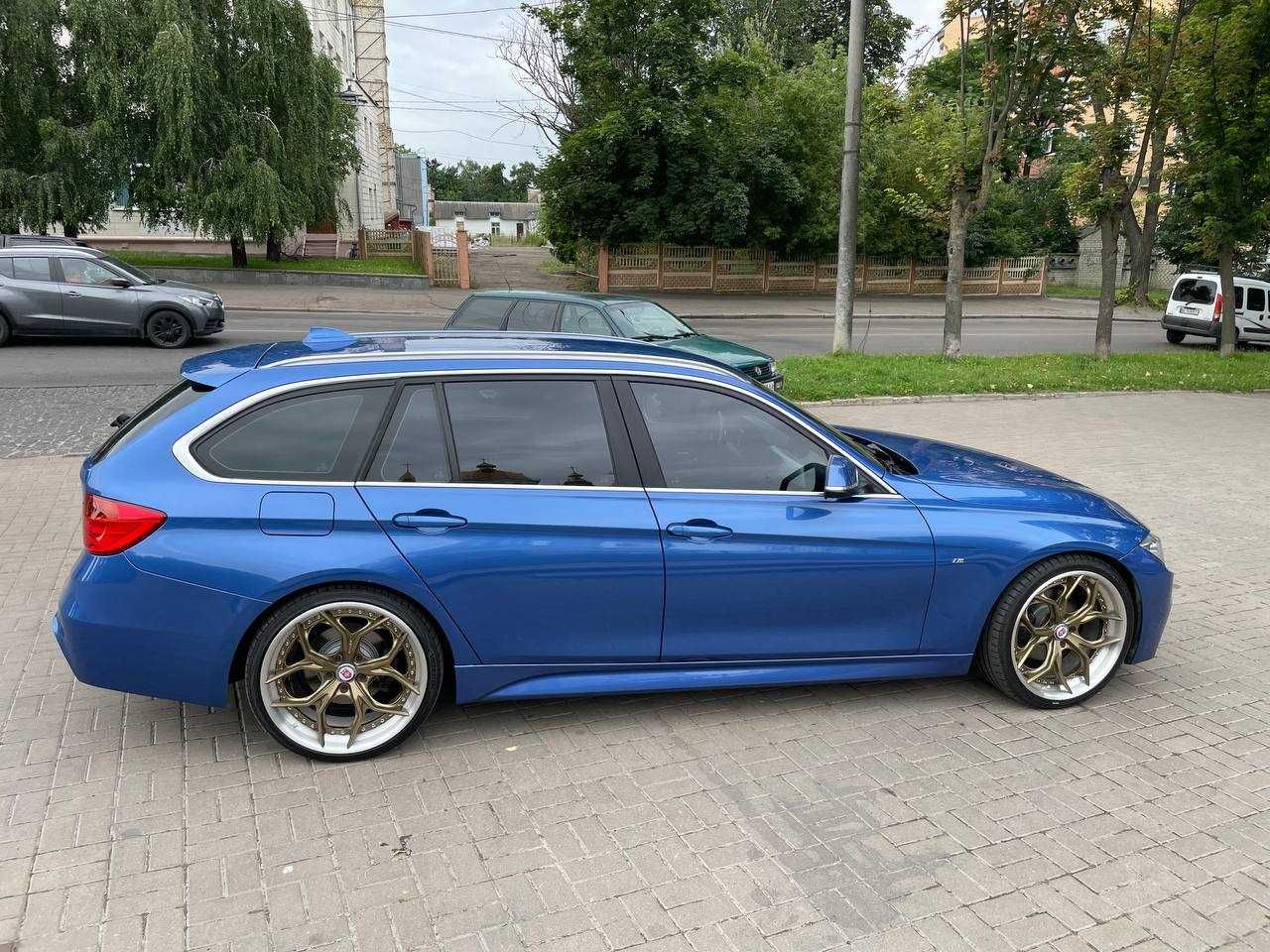 автомобіль bmw 320d в гарному стані