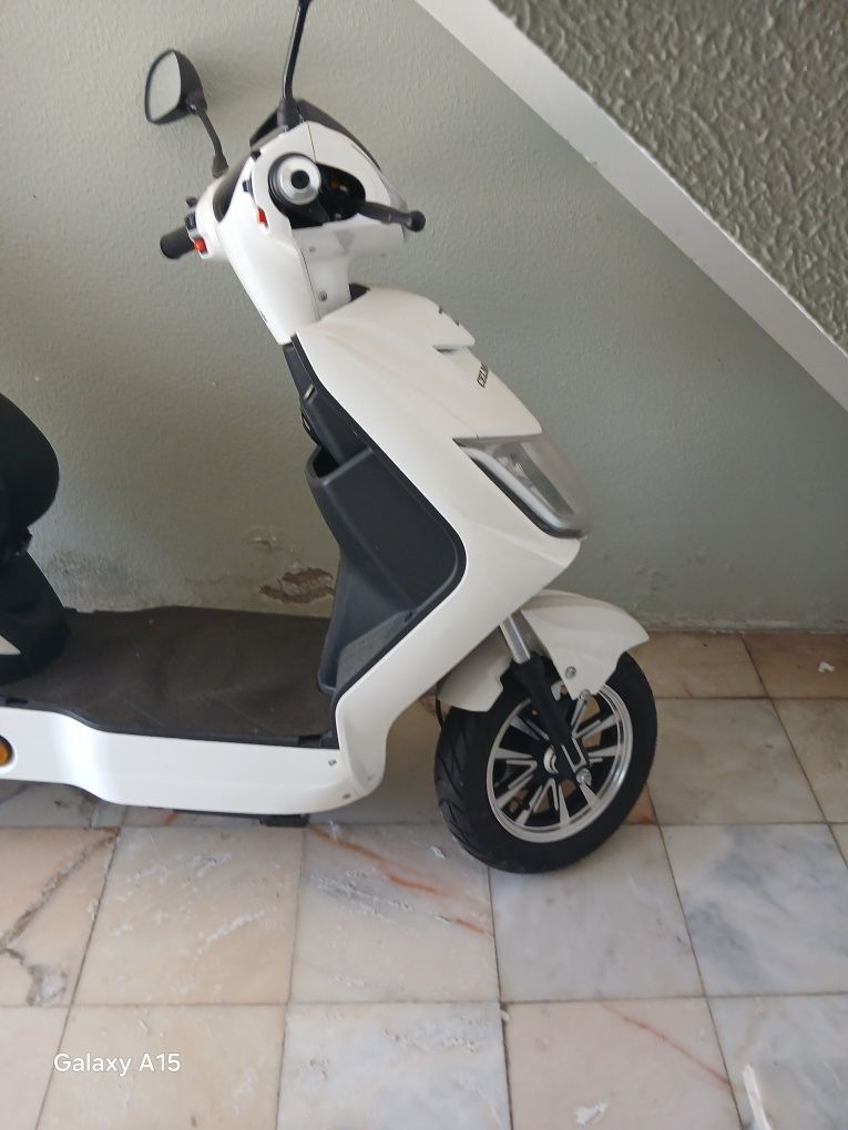 Moto electrica em bom estado