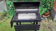 Duży grill węglowy
