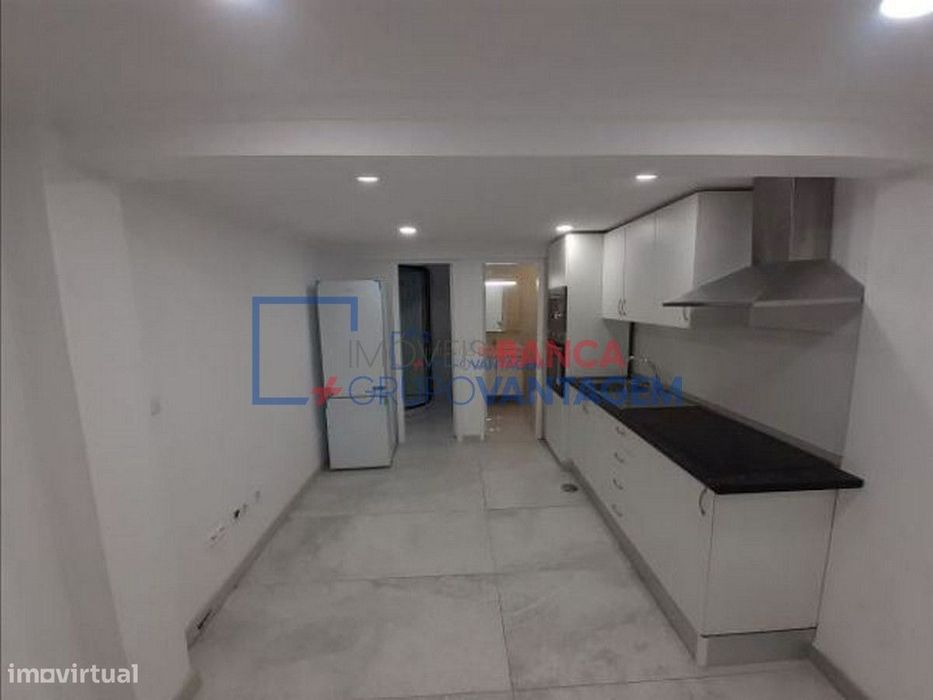 Espaço Comercial - Vale  Milhaços