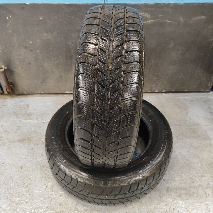 Opony zimowe Uniroyal 185 60 R15  2 opony za 100zł