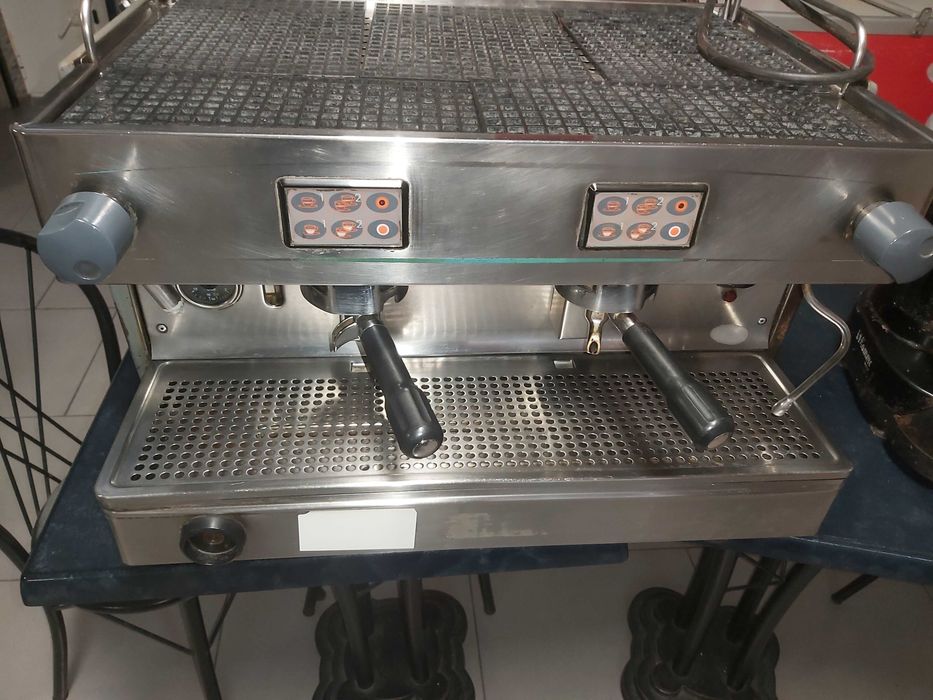 Maquina de café industrial futurmat + moinho +  Maquina de lavar loiça
