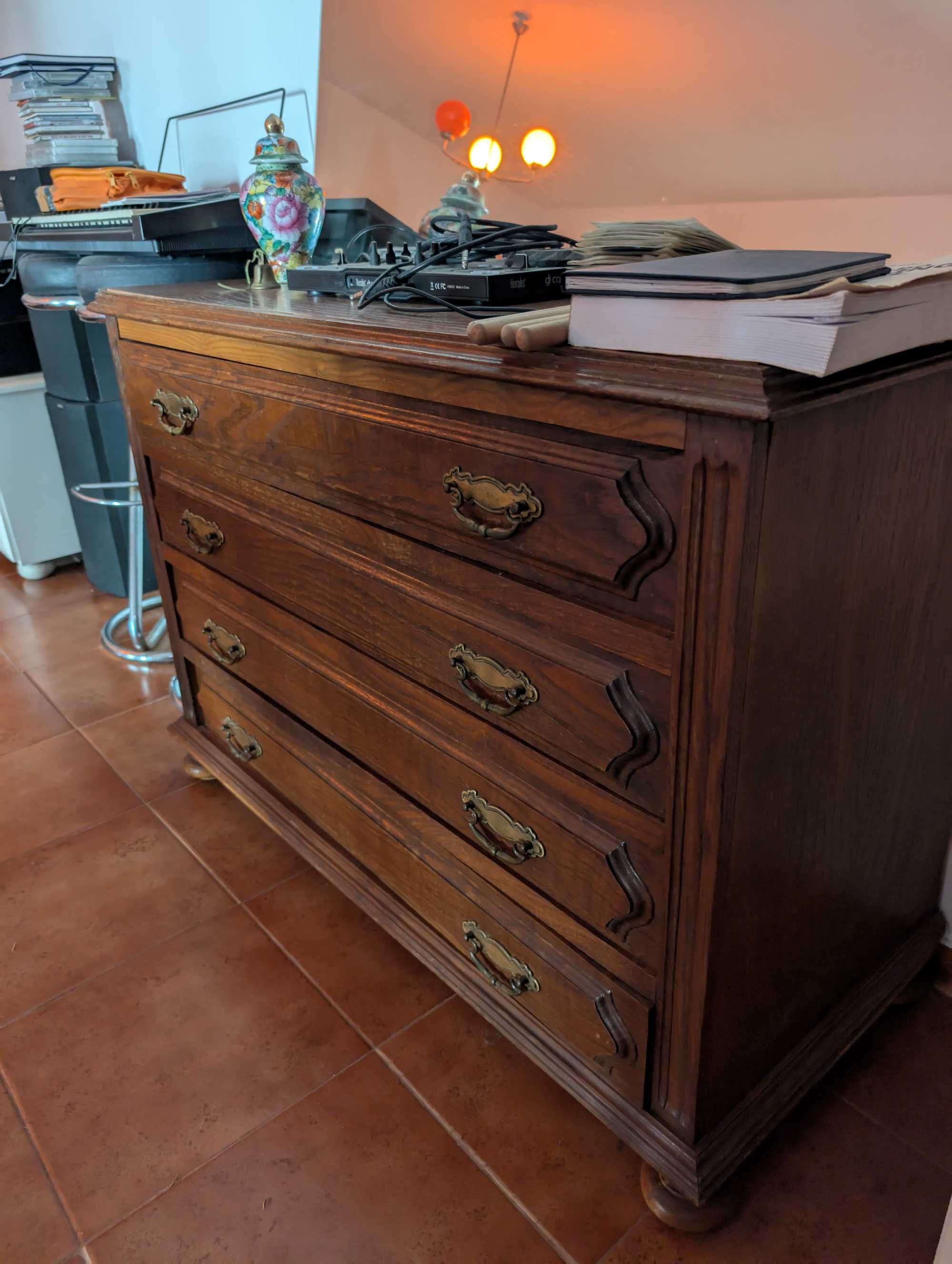 Comoda antiga para restauro