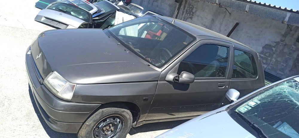 Para Peças Renault Clio I 1.9D de 1994 65 CV com boa mecânica